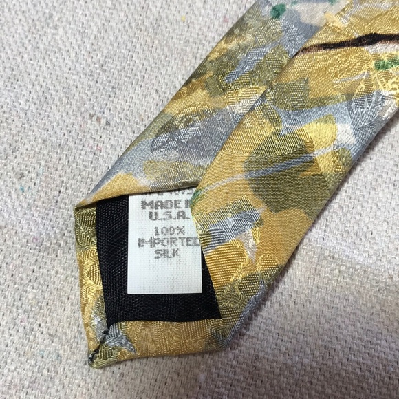 Endangered Species Tie - Picture 5 of 7